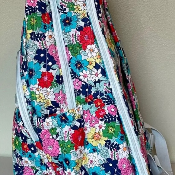 Brand New Vera Bradley Essential Large Backpack in Far Out Floral design - Picture 3 of 7
